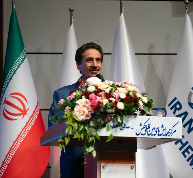 درآمد ارزی ۱۰ میلیارددلاری پتروشیمیها از ابتدای سال/ با اجرای ۴۹ طرح دانشبنیان در پایان برنامه هفتم، خلق ثروت صنعت پتروشیمی به ۴۰ میلیارد دلار خواهد رسید/ بخش خصوصی باید خودش به دنبال حل موانع برود/ با تحقق ۱۰ قرارداد بالادستی با صنعت پتروشیمی حداقل ۲۲۰